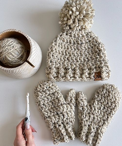 Beginner Bulky Mittens photo 8