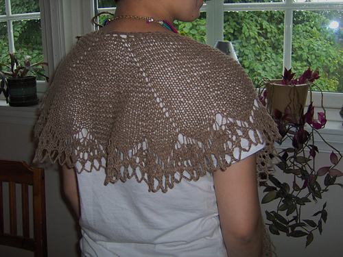 Ravelry: Darling Darling Stay With Me Shawlette pattern by Mona Mono