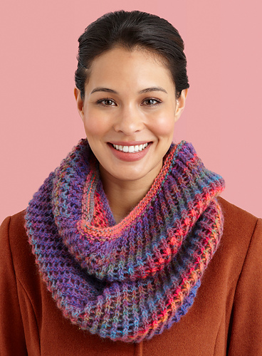 Diagonal Eyelet Cowl #L10756 photo 1