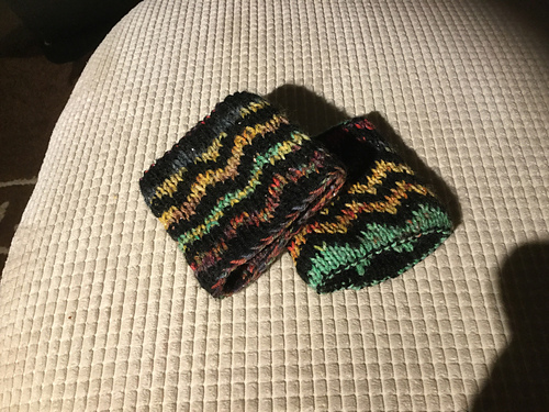 Reversible Zigzag wristlet photo 4