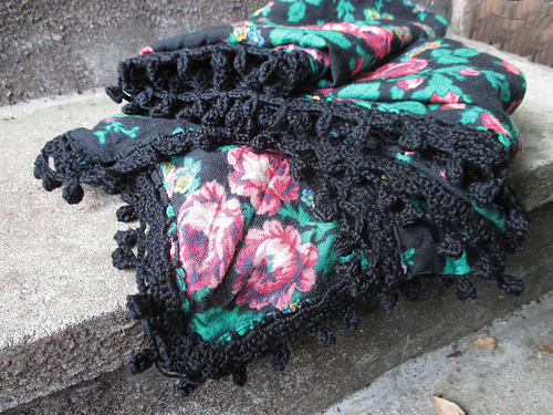 french vintage shawl with crocheted edge photo 6
