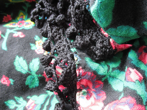 french vintage shawl with crocheted edge photo 5
