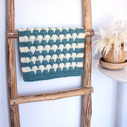 Chunky Bubble Stitch Blanket photo 6