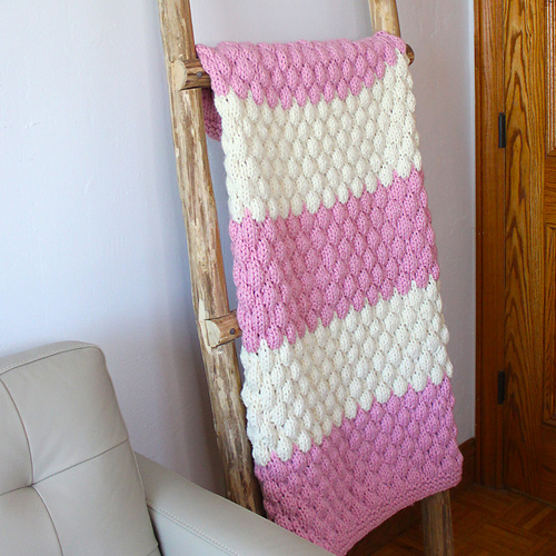 Chunky Bubble Stitch Blanket photo 5