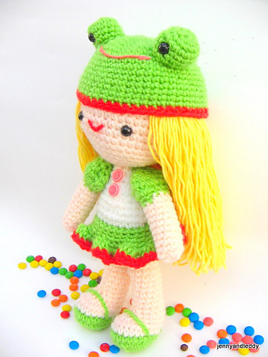 amigurumi frog girl with hat photo 3