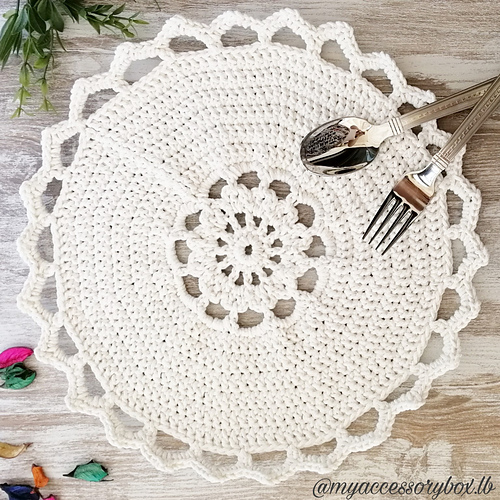 Ravelry Summer Picnic Plate Mat pattern by Souma Crochet