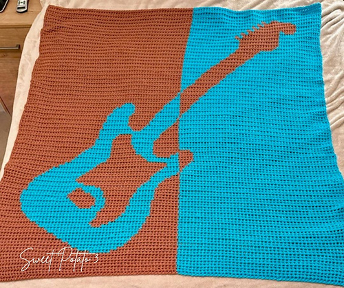 Guitar Pattern Print Blanket