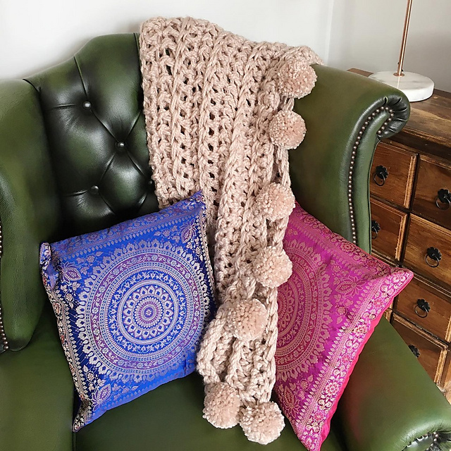 Ravelry Chunky Pom Pom Blanket pattern by Natasha Tobin