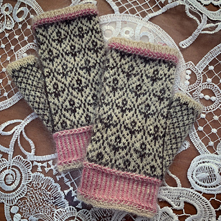 Ravelry: Leighton House Handwarmers pattern by Ella Austin