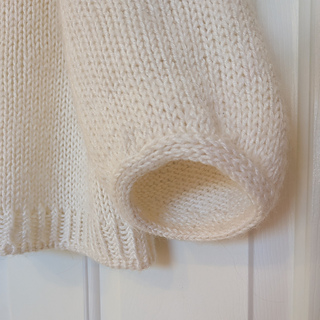3/4 puff sleeves with diagonal cuff.