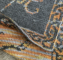 Eye of Sauron Double Knit Blanket showing bottom Invisible Cast On edge