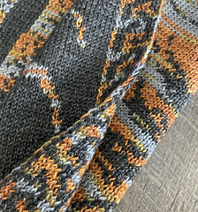 Eye of Sauron Double Knit Blanket showing slipped stitch side edge