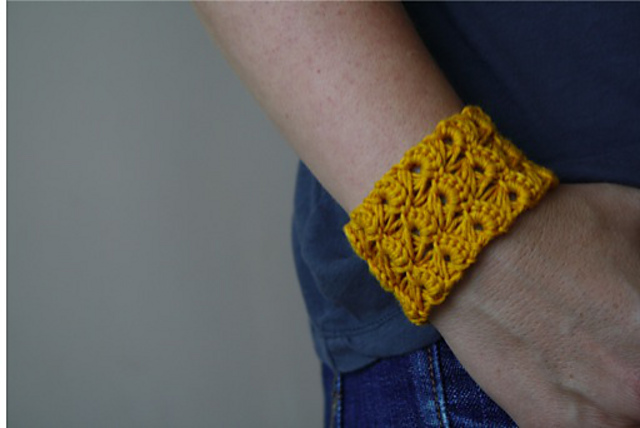 Ravelry: Curry Cuff pattern by Oomieknits