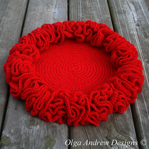 Ravelry: Large Christmas ruffle doily 081 pattern by Olga Andrew