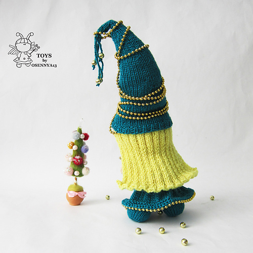 Ravelry Pebble doll in the Christmas Tree dress pattern by Olga