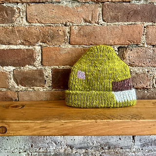 Made in keira wiggins HoneyBun base in Grasshopper colorway, with scraps from designer’s stash.