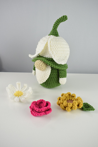 ravelry-snowdrop-gnome-pattern-by-tidzhen-gyuldzhu