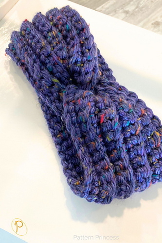 Ravelry: Beginner Chunky Ear Warmer pattern by Pattern Princess