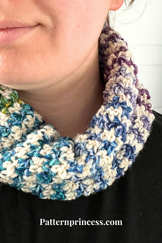 Ravelry: Frost Blossom Cowl pattern by Pattern Princess