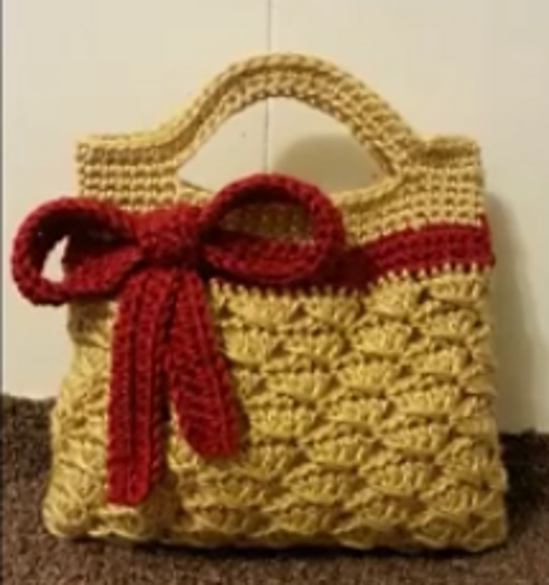 Ravelry Ribbon Purse pattern by Crystal Doedtman
