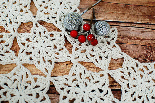 Snowflake Table Runner photo 1