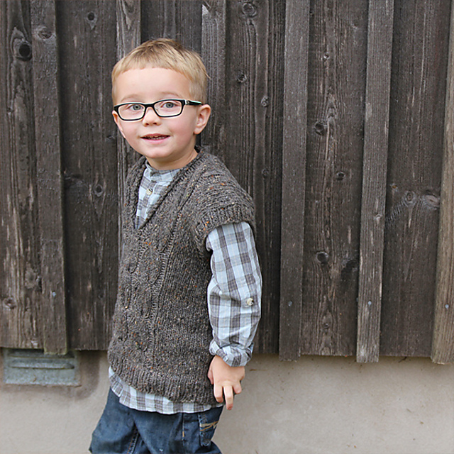 Ravelry Cabled vest / Fin flettevest pattern by Anna & Heidi Pickles