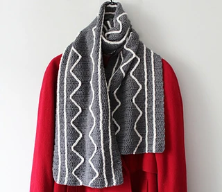 Graphic two-tone scarf
