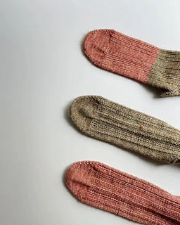 Three variations ribs from the top of the sock: Simple rib / Old-fashioned rib / Exotic rib