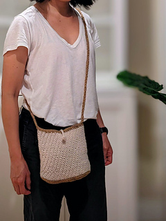 Crochet wool spiral crossbody bag with raffia trim