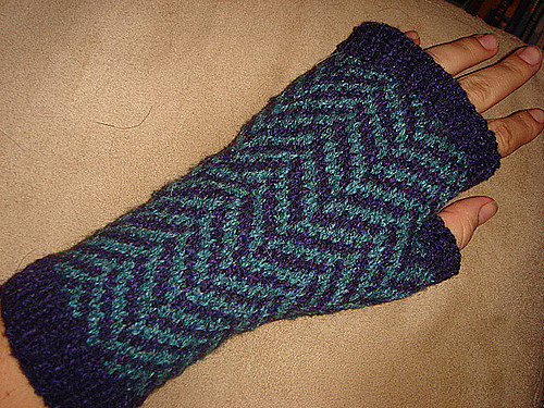 Ravelry: Herringbone Mitts pattern by Brandy Wolfe