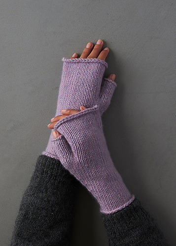 Essential Hat, Mitten + Hand Warmer Set photo 2
