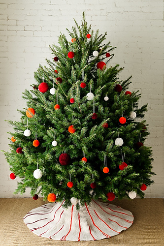 Knit Around Tree Skirt photo 3
