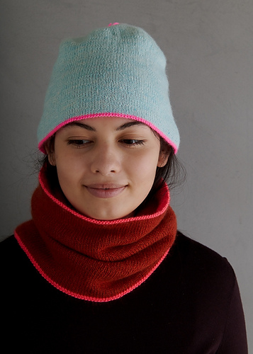 Reversible Hat + Cowl photo 3