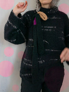 Size S.
25 cm/9.75 in Ease at the bust.