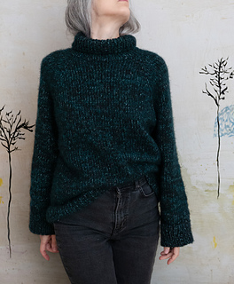 Size S, with a smaller gauge. 15 cm/6 in Ease at the bust.