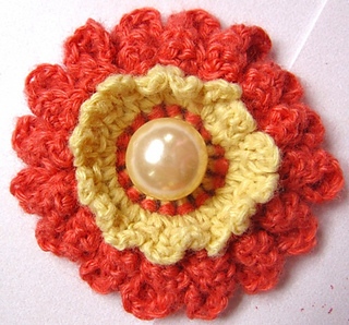 Ravelry: Red Flower 21 – Red Daisy pattern by Rainbow Dandelion