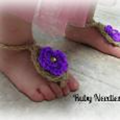 Ravelry Baby Barefoot Sandals (with flower) pattern by Ruby Needles