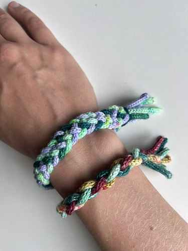 Neulottuja koruja - Reetta Puustinen