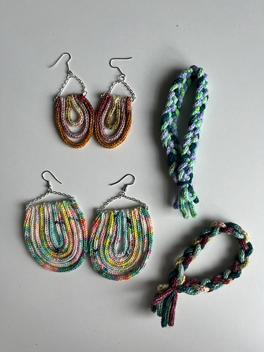 Neulottuja koruja - Reetta Puustinen