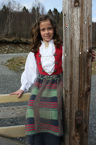 Nordmørsbunad - Rita Elin Haugnes