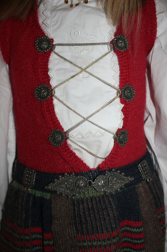 Nordmørsbunad - Rita Elin Haugnes