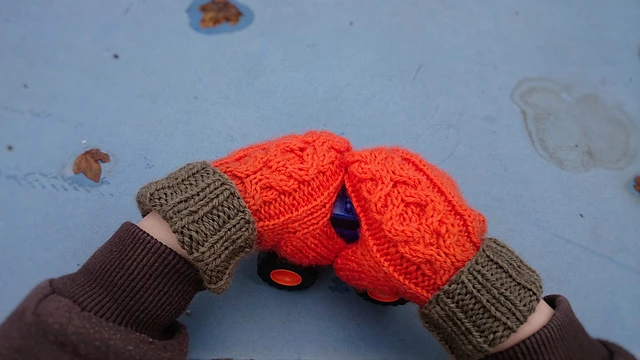 Kissable mittens by Robynn Weldon Kissable mittens by Robynn Weldon