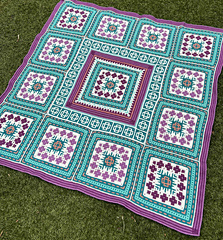 "Cool" Motif Throw