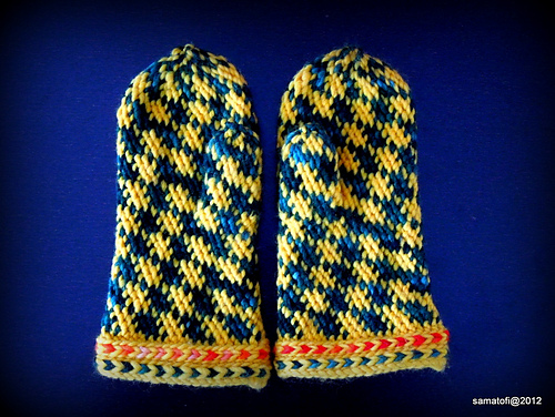 Spotted mittens photo 3