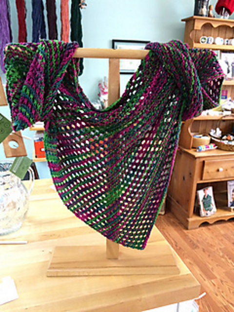 Garter and Eyelets Shawl