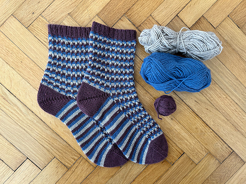 Sarahs bunte Restesocken photo 1