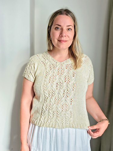 Laulu v-neck tee - Sari Nordlund