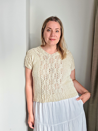 Laulu v-neck tee - Sari Nordlund