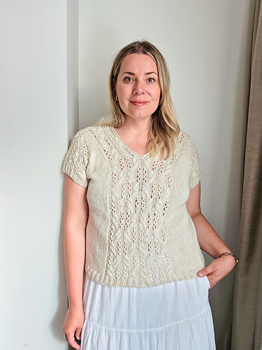 Laulu v-neck tee - Sari Nordlund