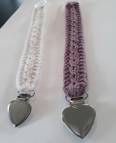 Flettesmokkesnor / Flettet dummykjedje / Smokkesnor - scandiknit